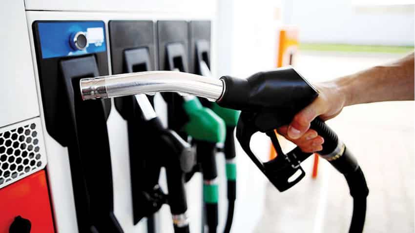 Petrol-Diesel Price today: कच्चे तेल में फिर गिरावट, पेट्रोल-डीज़ल पर दिखेगा असर, जानें क्या है आज का भाव