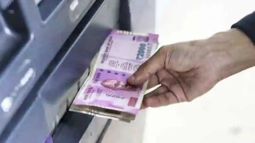 ATM से पैसे निकालने के लिए कार्ड की जरूरत नहीं, SBI के अलावा ये बैंक भी दे रहे हैं सुविधा