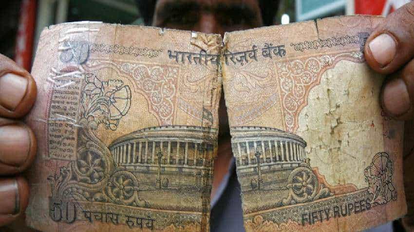 फटे हुए नोट बदलने से बैंक करता है इंकार तो, बैंक के खिलाफ हो सकती है कार्रवाई. जानिए आपके अधिकार! | Zee Business Hindi