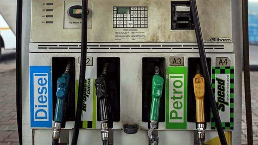 Petrol Diesel Price Today: कच्चे तेल के दाम में आई गिरावट, पेट्रोल-डीज़ल पर दिखेगा असर- जानें क्या है आज का भाव 