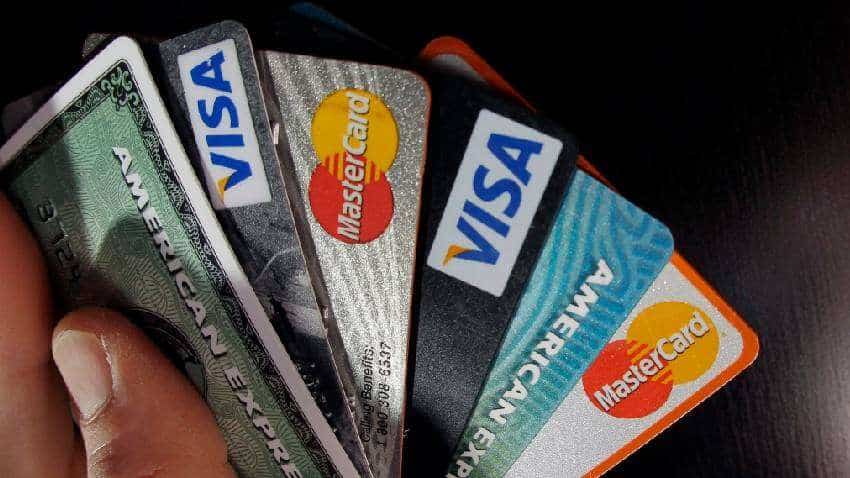 Credit Card Outstanding Amount: क्रेडिट कार्ड के लोन ने बढ़ा दिया है बोझ? जानिए किस तरह से चुका सकते हैं वापिस