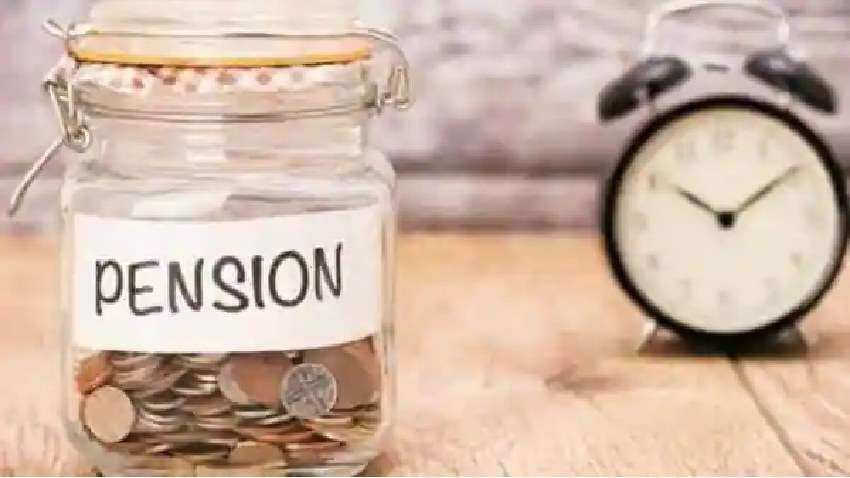 Pension: रिटायरमेंट के बाद हाथ में आने वाले पैसे को सही जगह करें निवेश, ऐसे करें टैक्स प्लानिंग