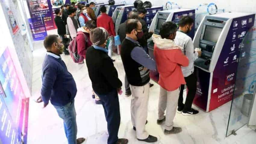 ATM Rules: नए साल से एटीएम से पैसे निकालना हुआ महंगा, प्रति लेनदेन भरना होगा 21 रुपये का चार्ज, जानिए सब कुछ