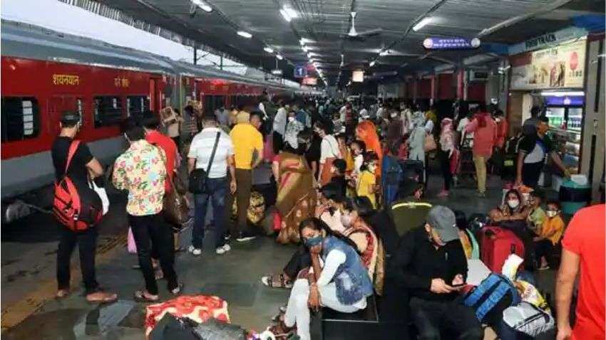 रेल यात्रियों को स्टेशनों के रीडेवलपमेंट के लिए देना होगा चार्ज, ₹10-50 तक बढ़ सकता है किराया