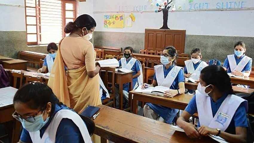 UP School Fees: उत्तर प्रदेश में इस साल भी स्कूलों में नहीं बढ़ेगी फीस, सरकार ने जारी किया आदेश