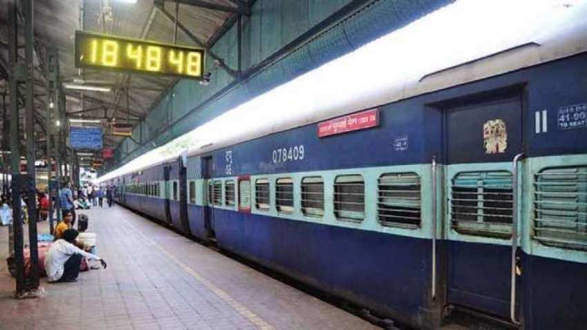 Indian Railways: कोरोना के बढ़ते मामले देख रेलवे ने उठाया जरूरी कदम, भूल से भी की ये गलती तो किसी भी स्‍टेशन में नहीं मिलेगी एंट्री 