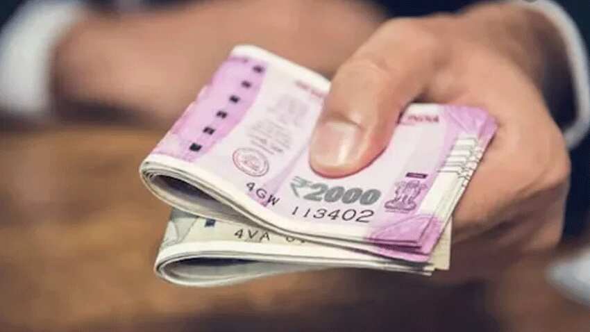 Pension Benefits: रोज सिर्फ 7 रुपए बचाकर मिलेगी 60 हजार पेंशन! 2 लाख रुपए तक का डिडक्शन, जानिए डिटेल्स