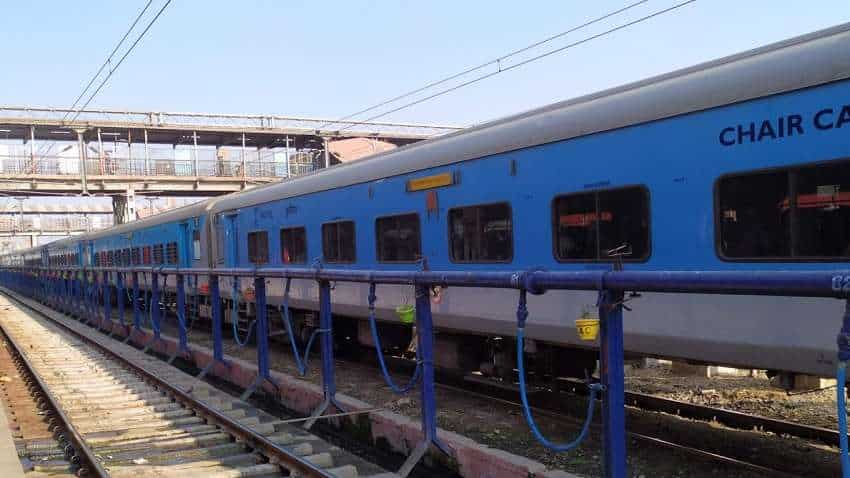 Indian Railways: 1030 ट्रेन आज हो गईं रद्द, स्टेशन जाने से पहले यहां चेक करें अपनी गाड़ी का स्टेटस