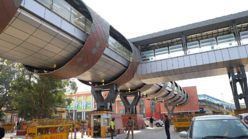 Delhi Metro Skywalk: नई दिल्ली रेलवे स्टेशन से मेट्रो तक जाना होगा अब और आसान, बनकर तैयार हुआ ये खास स्काईवॉक