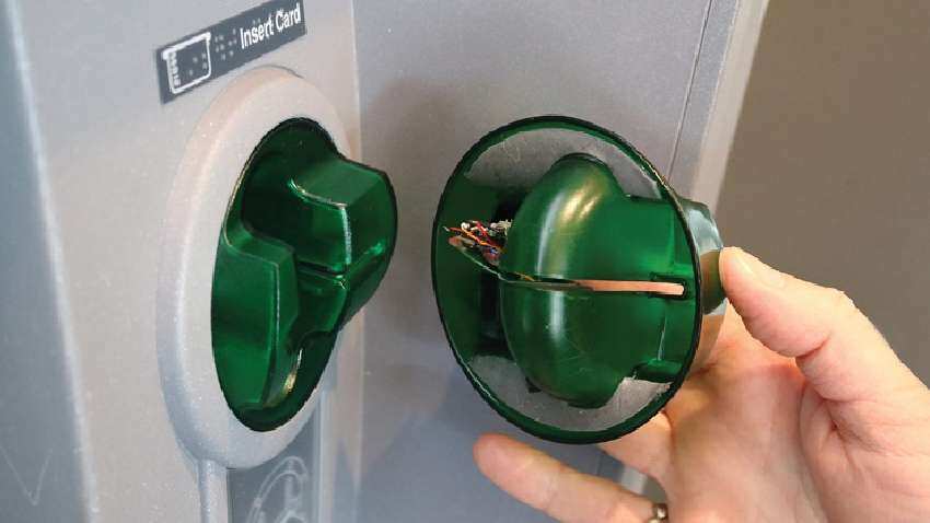 ATM स्किमिंग का डिजिटल फ्रॉड खाली कर सकता है आपका बैंक अकाउंट, जानिए कैसे करें सुरक्षा 