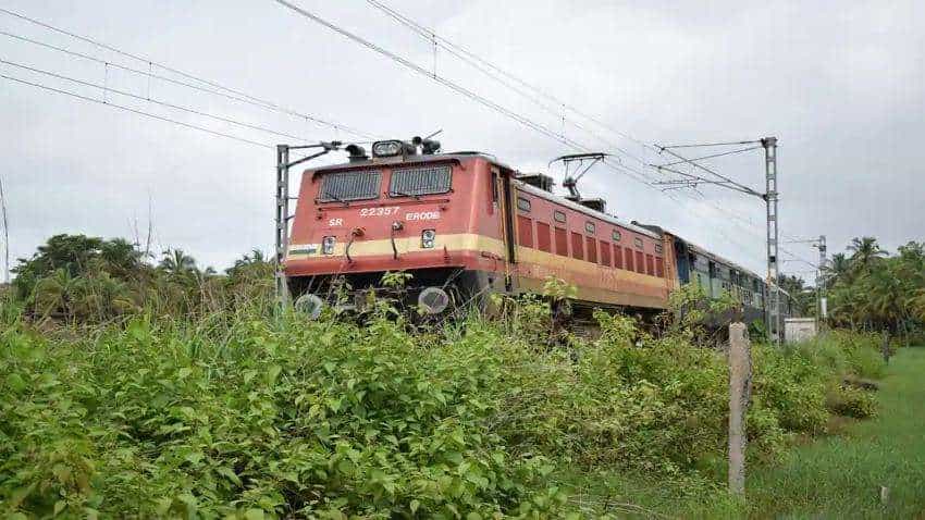 Indian Railway: रेल से सामान भेजने पर मिलेगा रेल ग्रीन प्वॉइंट, रजिस्टर्ड ग्राहकों को होगा बड़ा फायदा, जानें डीटेल्स