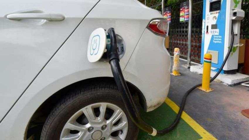 Electric vehicles के लिये दिसंबर में आ सकती है बैटरी अदला-बदला पॉलिसी, नीति आयोग ने दिए संकेत