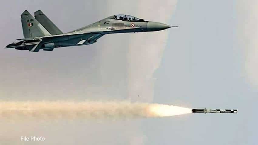 ब्रह्मोस मिसाइल का सुखोई लड़ाकू विमान से हुआ सफल परीक्षण, एयर फोर्स की ताकत में इजाफा