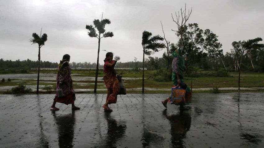 Cyclone Asani: आंध्र प्रदेश की तरफ बढ़ा चक्रवात असानी, तेज हवाओं के साथ हो रही बारिश