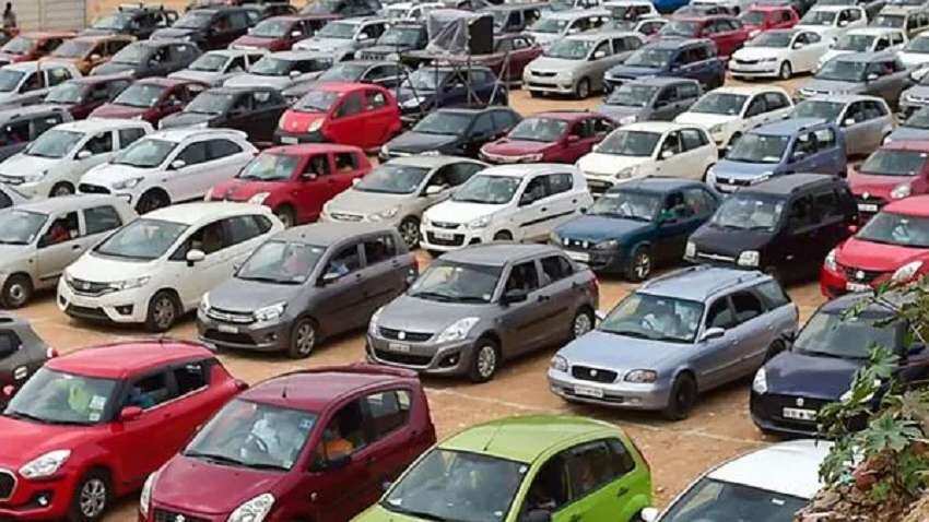 Auto Sales: अप्रैल 2022 में पैसेंजर्स गाड़ियों की बिक्री घटी, स्कूटर-बाइक ने पकड़ी रफ्तार, SIAM ने जारी किए आंकड़े