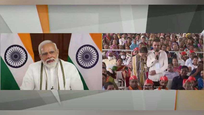 PM Modi ने उत्कर्ष समारोह को किया संबोधित, कहा- सरकारी योजनाओं में 100% लक्ष्य हासिल करने से खत्म होती है तुष्टिकरण की राजनीति