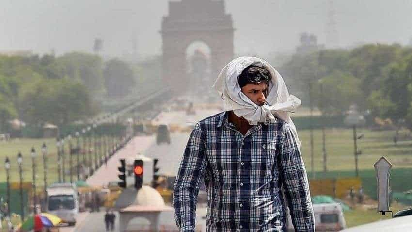 Weather Update: दिल्ली में आसमान से बरसेगी आग, मौसम विभाग ने भीषण गर्मी को लेकर जारी किया येलो अलर्ट