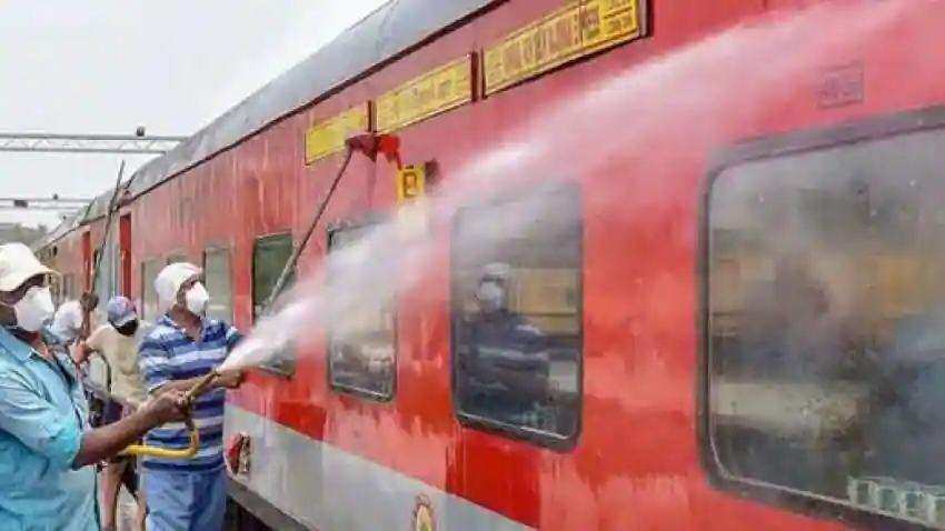 Indian Railways: रेलवे ने छह साल में 72,000 पदों को किया खत्म, अब नहीं होंगी नियुक्तियां