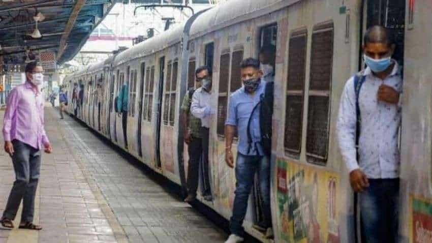 Mumbai Local Trains: भीषण गर्मी के बीच मुबंईकरों को मिली राहत, इन रूटों पर चलेगी 12 नई एसी लोकल ट्रेन