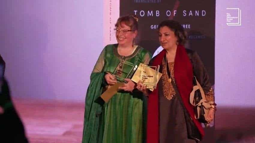 Booker Prize: गीतांजलि श्री की 'Tomb of Sand' ने जीता बुकर, पहली भारतीय भाषा की किताब को मिला यह सम्मान