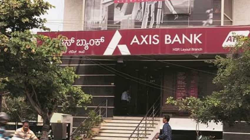 Axis Bank ने बढ़ाए सेविंग्स और सैलरी अकाउंट के सर्विस चार्ज, जानिए कितना देना पड़ेगा खर्च
