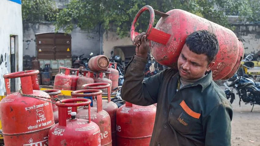 LPG Gas Subsidy: Indane, HP, Bharat के उपभोक्ताओं को गैस सिलेंडर पर सब्सिडी मिलेगी? ऐसे पता करें