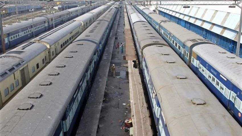 Indian Railways: पैसेंजर्स ध्यान दें! रेलवे ने आज कैंसिल की 186 ट्रेनें, यहां देखें पूरी लिस्ट