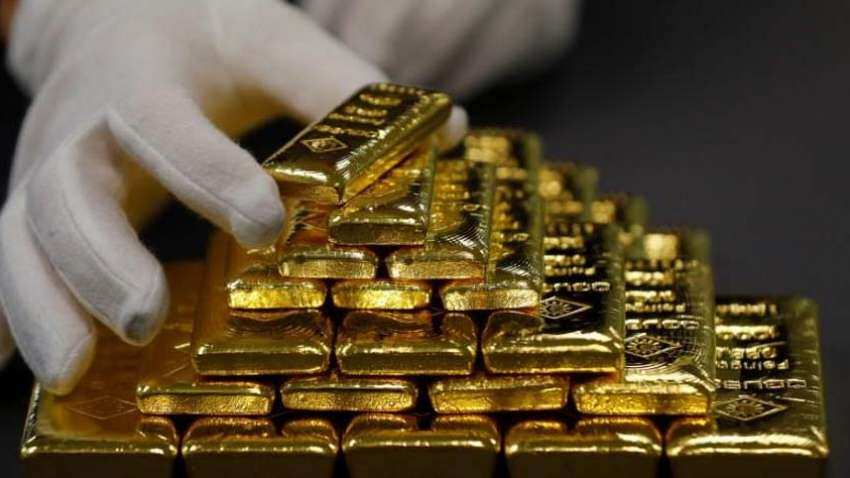 Gold Price Today: रुपया रिकॉर्ड निचले स्‍तर पर; बाजार में भारी गिरावट, क्‍या गोल्‍ड में आएगी तेजी?