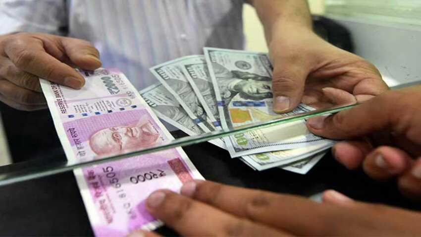 Dollar Vs Rupee: रुपये में आई कमजोरी से आप पर क्या होगा असर? आम आदमी के लिए ये हैं 4 बड़े खतरे!