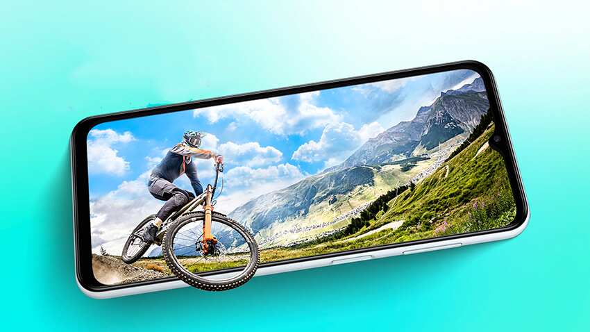 Samsung Galaxy F13 Launched at Rs 11,999: ऑटो डेटा स्विचिंग, पावरफुल बैटरी; जानिए क्या है इस बजट स्मार्टफोन में खास!