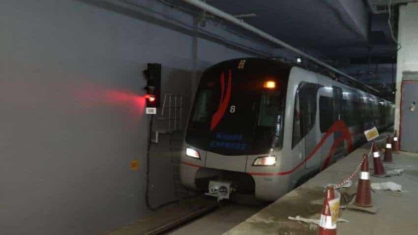 Delhi Metro: द्वारका सेक्टर 21 से एयरपोर्ट एक्सप्रेस लाइन पर सर्विस का होगा विस्तार, IICC तक मिलेगी मेट्रो सेवा