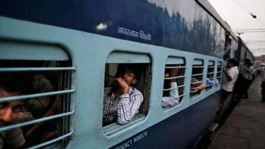 Indian Railways: सफर के दौरान अब नहीं मिलेंगे गंदे टॉयलेट्स, रेलवे ने समस्या को दूर करने के लिए उठाया ये बड़ा कदम