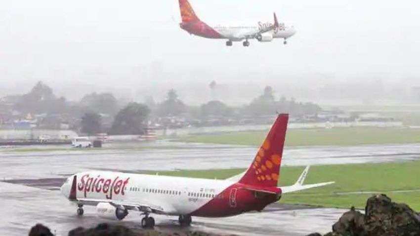 SpiceJet Flight: कांडला से मुंबई जा रहे स्पाइसजेट के विमान की हुई इमरजेंसी लैंडिंग, एक दिन में लगातार दूसरी घटना