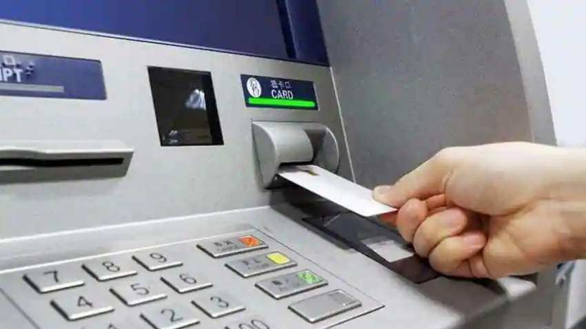 ATM से 4 बार से अधिक पैसा निकाला तो कटेंगे 173 रुपये! सोशल मीडिया पर वायरल इस दावे की सच्चाई भी जान लीजिए