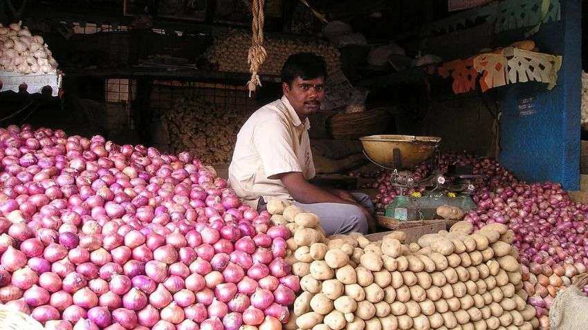 Retail inflation: खुदरा महंगाई में मामूली राहत, जून में घटकर 7.01 फीसदी, जानें क्या हुआ सस्ता?