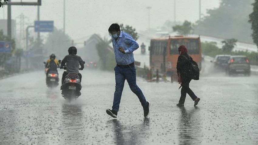 Delhi Weather Update: दिल्ली-NCR में झूमकर बरसे बादल, लोगों को मिली भीषण गर्मी और उमस से थोड़ी राहत