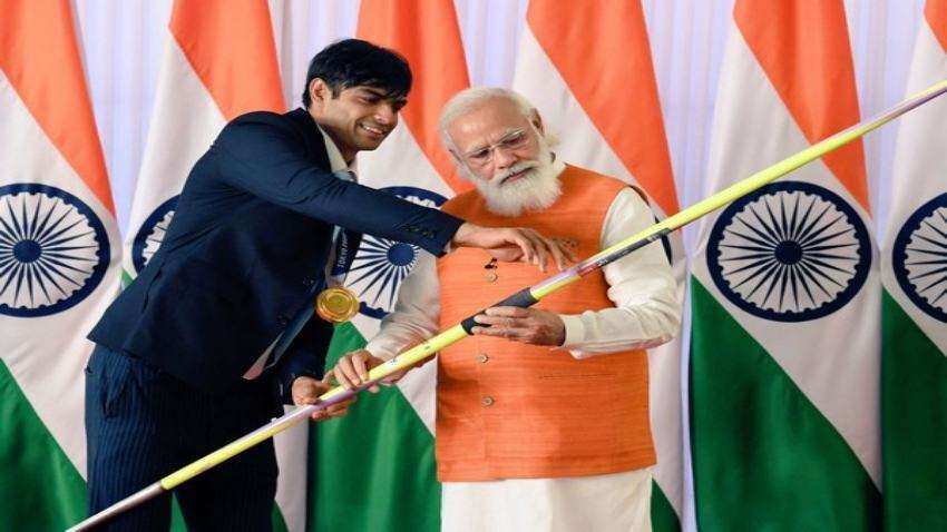 Neeraj Chopra की जीत पर खुशी से झूम उठा देश, PM मोदी ने बधाई देते हुए कही दिल छूने वाली बात