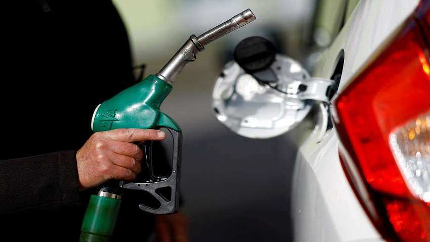 Petrol-Diesel Price: बड़ी खुशखबरी! 5 रुपए तक सस्ता हो सकता है पेट्रोल-डीजल, इस वजह से कीमतों में हो सकती है कटौती