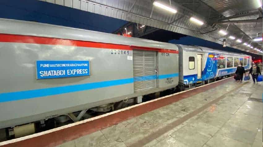 Indian Railways: 77 फीसदी रेल लाइन का इलेक्ट्रिफिकेशन पूरा, 8 साल में इलेक्ट्रिफाई हुआ 30,585 किलोमीटर नेटवर्क
