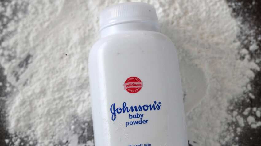 Johnson & Johnson ने किया बड़ा बदलाव- बेबी टैल्कम नहीं अब कॉर्न स्टार्च बेस्ड पाउडर बेचेगी कंपनी, इस वजह से उठाया कदम
