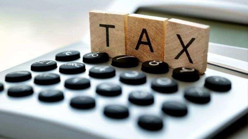 टैक्सपेयर्स के लिए जरूरी खबर- Income Tax में मिलने वाली छूट और डिडक्शन को खत्म करने की है तैयारी! आपकी जेब पर पड़ेगा असर