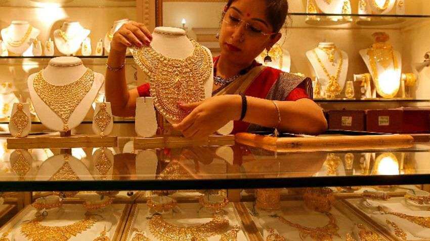 Gold rate today: चीन से आई इस खबर से 1700 रुपए टूटा सोना-चांदी का भाव, निवेशकों के लिए एक्सपर्ट्स की क्या सलाह है?