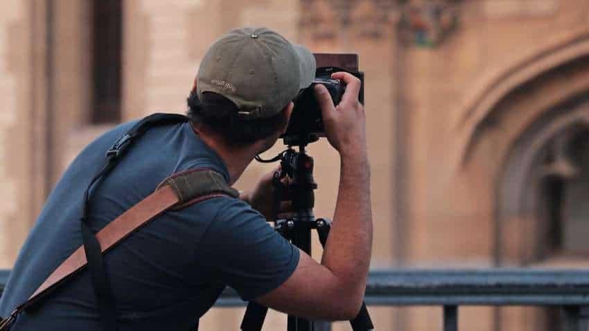 World Photography Day 2022: फोटोग्राफी में बनाएं करियर प्रोफेशनल फोटोग्राफर्स के लिए टॉप करियर्स, इन इंस्टीट्यूट्स से कर सकते हैं कोर्स