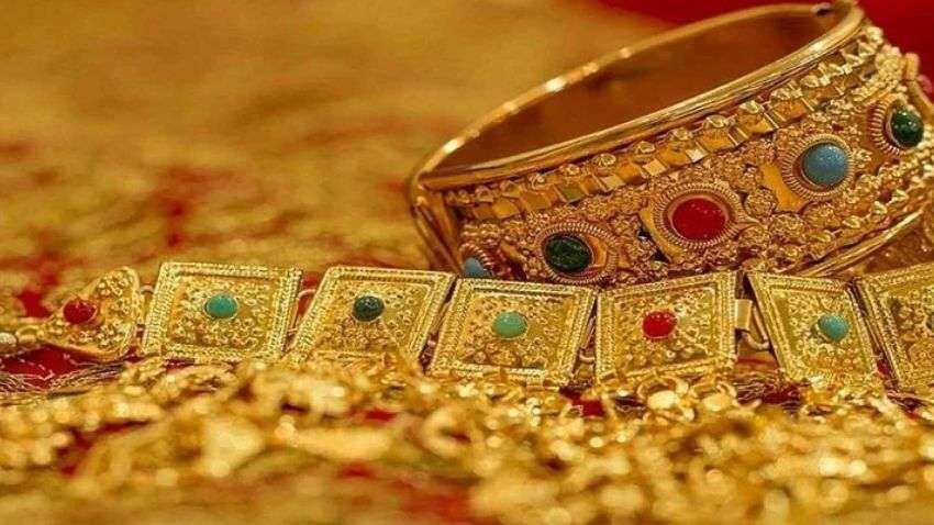 Gold Outlook: गोल्ड का गोल्डन फ्यूचर तय करेंगे ये 5 फैक्टर्स, जानिए अगले साल तक कहां पहुंच सकता है सोने का भाव