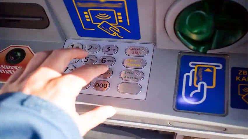ATM पिन चार डिजिट के ही क्यों होते हैं? इसके पीछे है ये बेहद इंट्रेस्टिंग स्टोरी, आप भी रह जाएंगे हैरान