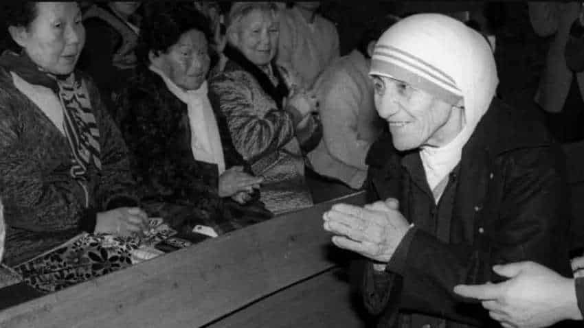 Mother Teresa Birth Anniversary: मानव कल्याण में बिताया पूरा जीवन,  मां से मिली मदद की सीख