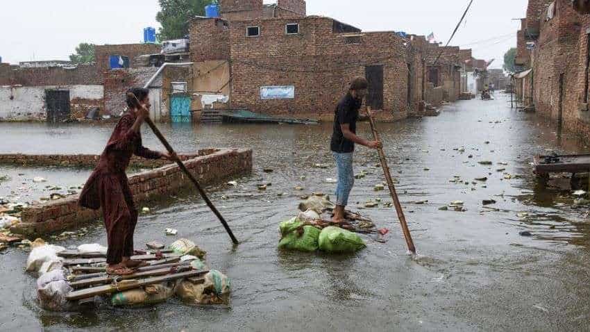 Pakistan floods: कंगाल पाकिस्तान पर प्रकृति का कहर, बारिश और बाढ़ से 4.5 बिलियन डॉलर के नुकसान का अंदेशा