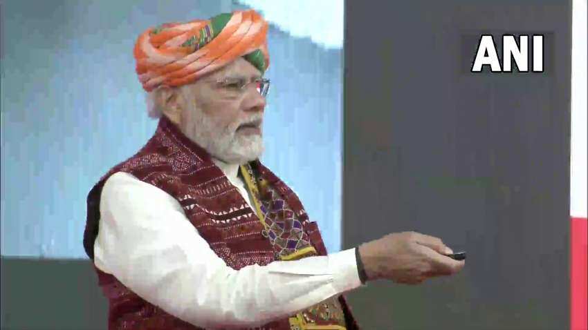 PM Modi Gujarat Visit: पीएम मोदी ने स्मृति वन स्मारक का किया उद्घाटन, गुजरात को दिया  4400 करोड़ की सौगात, भुज में किया मेगा रोड शो