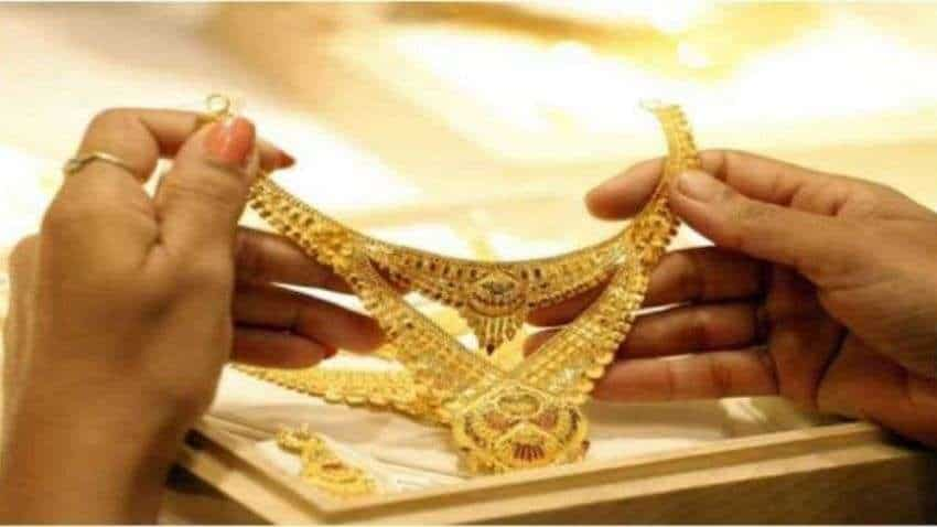 Gold rate today: आज 1000 रुपए से ज्यादा सस्ता हुआ सोना-चांदी, खरीदने का अच्छा मौका, जानिए 10 ग्राम के लिए कितने रुपए देने होंगे