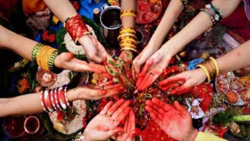 Hartalika Teej 2022: पति की लंबी आयु के लिए महिलाएं करती हैं व्रत, यहां जानें पूजा के नियम और इस त्योहार का महत्व